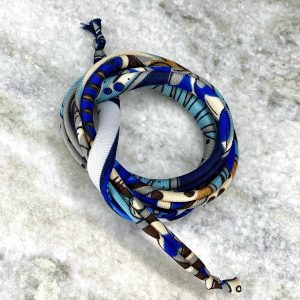 Blaues Seidenarmband