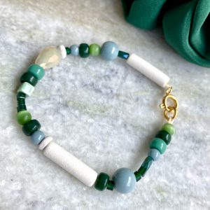 Armband aus Keramikperlen in grün